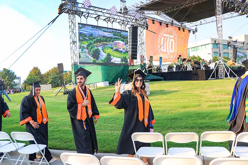 UT Dallas graduating students