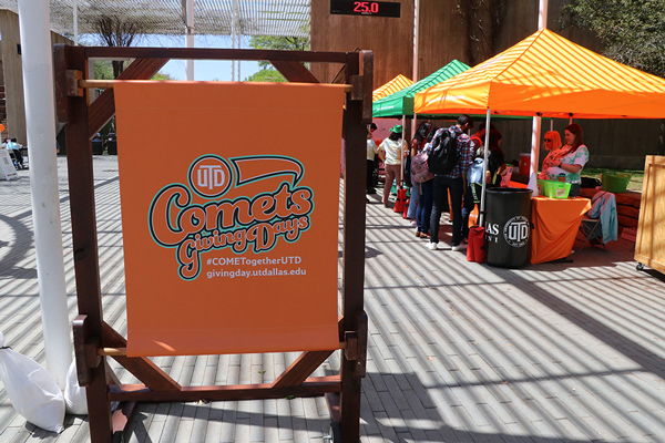 Comets Giving Days booth on the mall