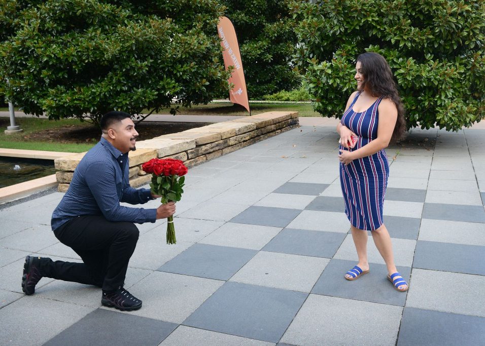 Chris Hernandez proposing to girlfriend Blanca Roque-Mancera on the Chess Plaza.