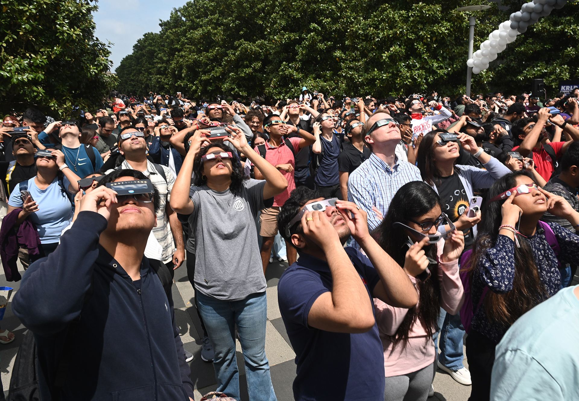 Gallery: Eclipse Brings Campus Community Outside for a Glimpse